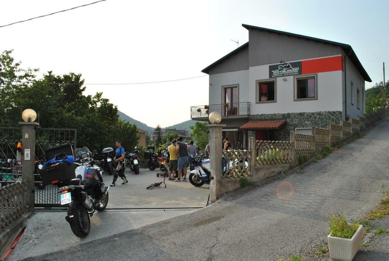 Italian Piston House Sport Moto Rent Bed & Breakfast Millesimo ภายนอก รูปภาพ