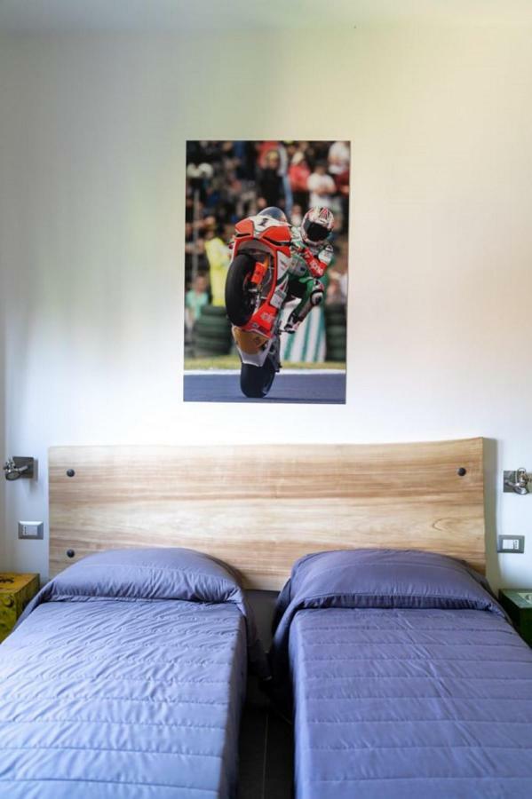 Italian Piston House Sport Moto Rent Bed & Breakfast Millesimo ภายนอก รูปภาพ